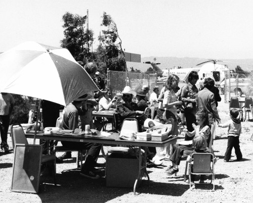 AHS Bay Area chapter members enjoyed an all-you-can-eat fried chicken picnic lunch at their third annual fly-in.
From Vertiflite, September/October 1976