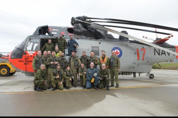 Sikorsky-CH-124_RCAF-12417-Aircrew_YYJ-Victoria_20181201_DSC_8304_VFS-Photo-by-Kenneth-I-Swartz