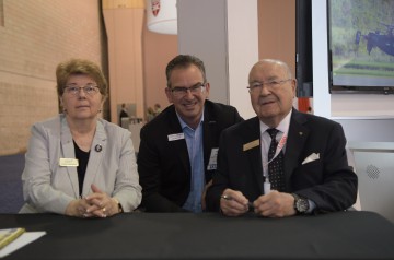 Chris-van-Buiten-with-Elena-and-Sergei-Sikorsky-Exhibition-Hall_VFS75_PHL_20190514_DSC_2258