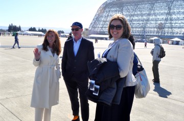 Gwen-Lighter-with-PW-executives-DSC_0913