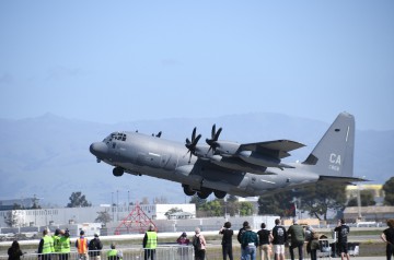 Lockheed-C-130J-USAF_KNUQ_Moffett-Airfield_CA_20200229_KS5_0718_Photo-Ken-Swartz
