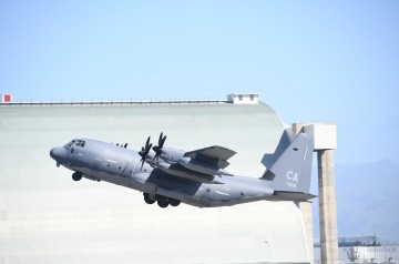 Lockheed-C-130J_USAF_KNUQ_Moffett-Airfield_CA_20200229_KS5_0725_Photo-Ken-Swartz