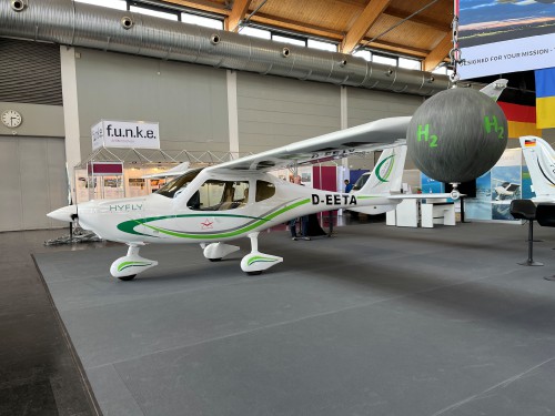 Flight Design F2e D-EETA, photographed at AERO Friedrichshafen 2022, in Friedrichshafen, Germany, on April 26, 2022. (VFS Photo by Kenneth I. Swartz, CC BY-SA 4.0)