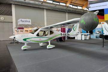 Flight-Design-F2e-Friedrichshafen-2022-04-26-IMG-7861_Photo-by-Kenneth-I.-Swartz