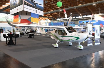 Flight-Design-F2e-Friedrichshafen-2022-04-28-DSC-9548_Photo-by-Kenneth-I.-Swartz