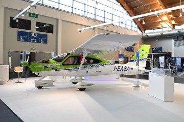 Rolls-Royce-Electrical-H2PS-Friedrichshafen-2022-04-28-DSC-9459_Photo-by-Kenneth-I.-Swartz