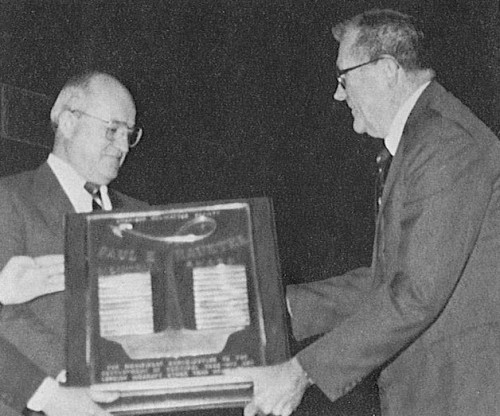The Paul E. Haueter Award won by Troy Gaffey (left), Bell Helicopter Textron. AHS Board Chairman Bill Crawford presented the award to Troy Gaffey at the awards ceremony.
AHS (now VFS) 45th Annual Forum and Technology Display held May 22-24, 1989 at Boston, Massachusetts, USA