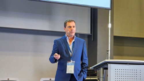 Günter Nelböck, FACC, gives a presentation at Airtec 2023, held Oct. 25-27, 2023, at the Messe Augsburg Fair Grounds. VFS organized six insightful sessions on Future Air Mobility. (VFS Staff photo, Oct. 25, 2023. CC BY-SA 4.0)