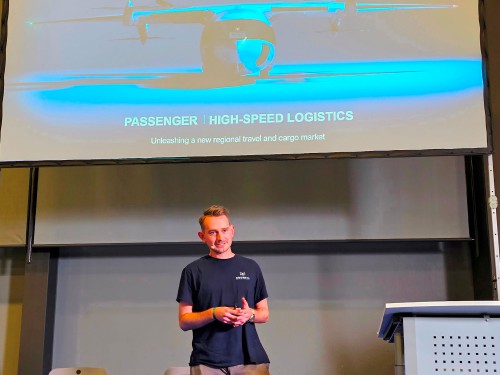 John Griesbacher, Odonata, gives a presentation at Airtec 2023, held Oct. 25-27, 2023, at the Messe Augsburg Fair Grounds. VFS organized six insightful sessions on Future Air Mobility. (VFS Staff photo, Oct. 25, 2023. CC BY-SA 4.0)