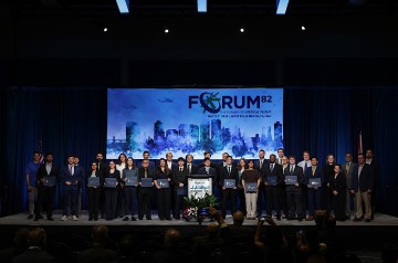 2275_Forum_82_AWARDS1_Warren-Liebmann