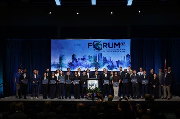 2277_Forum_82_AWARDS1_Warren-Liebmann