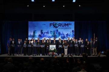 2278_Forum_82_AWARDS1_Warren-Liebmann