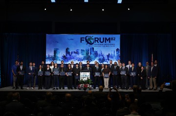 2279_Forum_82_AWARDS1_Warren-Liebmann