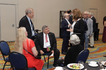 4312_Forum_82_Fellows-Reception_Warren-Liebmann