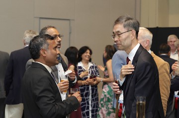 4314_Forum_82_Fellows-Reception_Warren-Liebmann