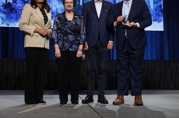 4472_Forum_82_Grand-awards_Warren-Liebmann