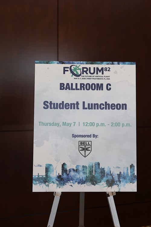 5100_Forum_82_student-lunch_Warren-Liebmann.jpg