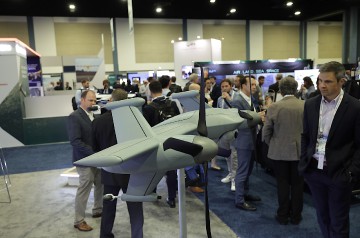 6017_Forum_82_Tradeshow_Warren-Liebmann
