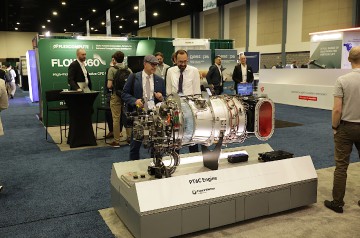 6045_Forum_82_Tradeshow_Warren-Liebmann