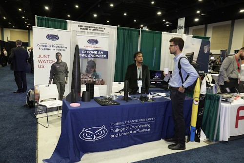 6048_Forum_82_Tradeshow_Warren-Liebmann.jpg
