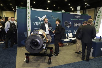 6059_Forum_82_Tradeshow_Warren-Liebmann