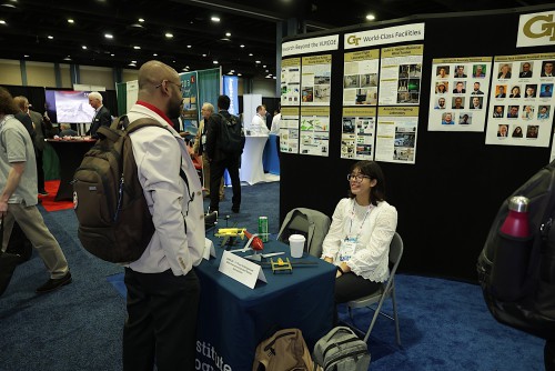 6064_Forum_82_Tradeshow_Warren-Liebmann.jpg