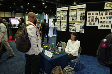 6064_Forum_82_Tradeshow_Warren-Liebmann