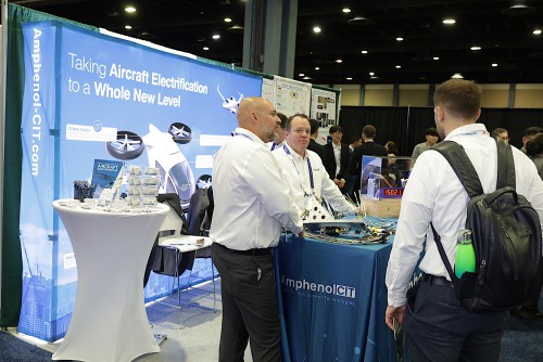 6071_Forum_82_Tradeshow_Warren-Liebmann.jpg