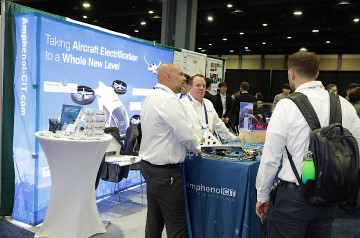 6071_Forum_82_Tradeshow_Warren-Liebmann