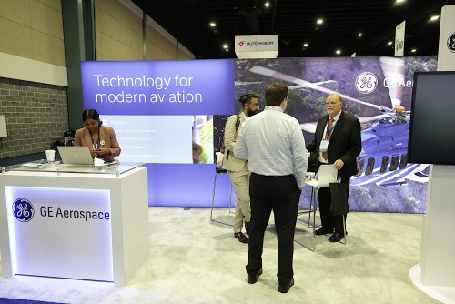 6079_Forum_82_Tradeshow_Warren-Liebmann.jpg