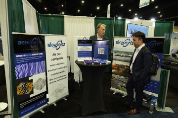 6082_Forum_82_Tradeshow_Warren-Liebmann