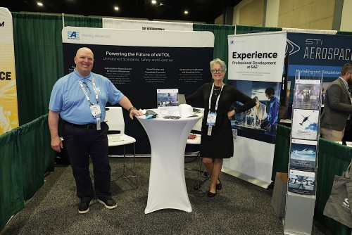 6083_Forum_82_Tradeshow_Warren-Liebmann.jpg