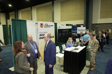 6085_Forum_82_Tradeshow_Warren-Liebmann
