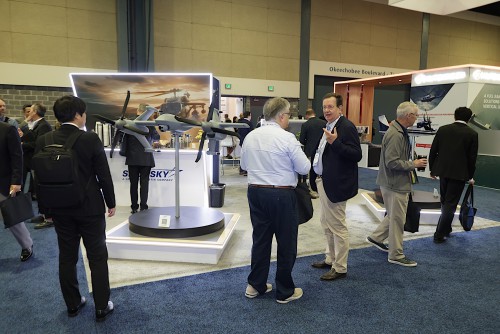 6092_Forum_82_Tradeshow_Warren-Liebmann.jpg