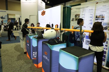 6095_Forum_82_Tradeshow_Warren-Liebmann