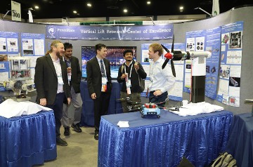 6101_Forum_82_Tradeshow_Warren-Liebmann