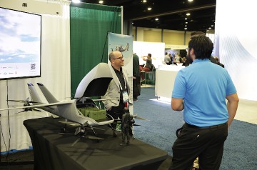 6104_Forum_82_Tradeshow_Warren-Liebmann