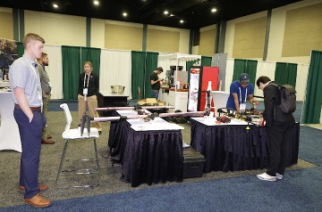 6105_Forum_82_Tradeshow_Warren-Liebmann