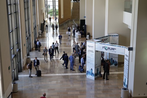6106_Forum_82_Tradeshow_Warren-Liebmann.jpg