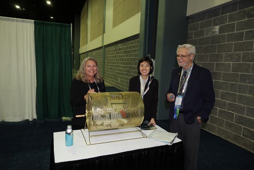 6114_Forum_82_Tradeshow_Warren-Liebmann.jpg