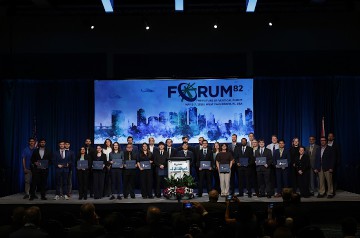 2273_Forum_82_AWARDS1_Warren-Liebmann