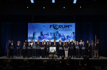 2274_Forum_82_AWARDS1_Warren-Liebmann
