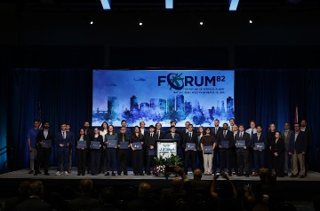 2276_Forum_82_AWARDS1_Warren-Liebmann